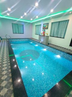 V Square Pool Villa - - 0