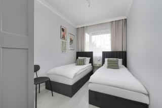 Family Apartment with Large Balcony and 2 Parking Spaces by Noclegi Renters - Breslavia - 8