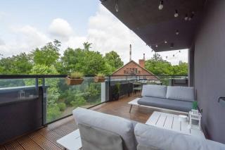 Family Apartment with Large Balcony and 2 Parking Spaces by Noclegi Renters - Breslavia - 1