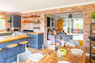 Swift Host - 3 Bed - Outskirts of Norwich - Parking - Garden - Costessey - 0