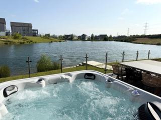 Still Waters - Luxury Lakeside Retreat with Hot Tub - Warmwell - 7