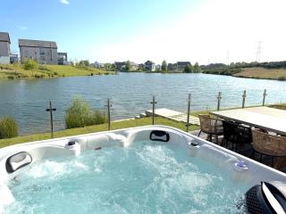 Still Waters - Luxury Lakeside Retreat with Hot Tub - Warmwell - 2