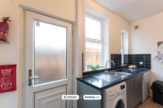 Modern 3-Bedroom House in Leigh - Ideal for Families Contractors & Long Stays - Leigh - 1