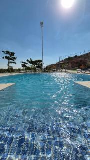 Duplex villa in a mountain farm with a swimming pools & garden,including breakfast فيلا دوبليكس غرفتين و صالة في مزرعة جبلية مع مسابح وحديقة مع إفطار - Hatta - 1