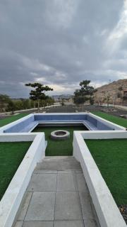 Duplex villa in a mountain farm with a swimming pools & garden,including breakfast فيلا دوبليكس غرفتين و صالة في مزرعة جبلية مع مسابح وحديقة مع إفطار - Hatta - 4