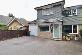 Addlestone Spacious Four Bedroom House - Addlestone - 0