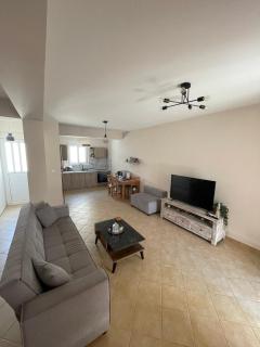 Vi House Α cozy apartment near the beach & airport - Artemida - 0