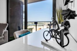 Bayview 2BR Retreat Stunning Views and Pool - Miami - 5