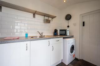 Chapel Lodge - 3 Bedrooms - WIFI - Newport - 7