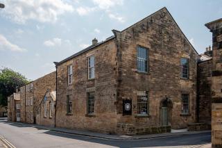 Art-Inspired Apartment in City - Barnard Castle - 1