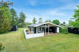 Family Beach House - Marielyst - 0
