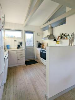 Family Beach House - Marielyst - 3