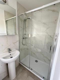 Light & Airy Annexe - - 3