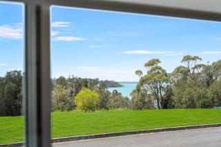 Lakeside 3 Bedrooms House - - 0