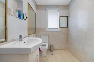 Lakeside 3 Bedrooms House - - 9