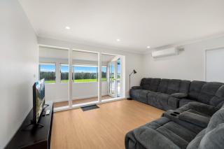 Lakeside 3 Bedrooms House - - 8