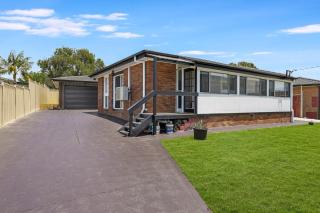 Lakeside 3 Bedrooms House - - 2