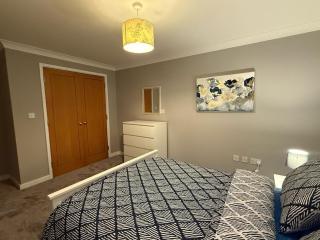 Modern Living Near Town Center - Bracknell - 3