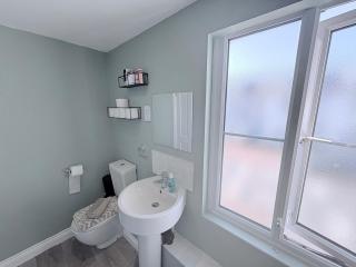 Lovely 1 Bed flat in high street - 4 min walk to beach- 300m - Herne Bay - 4