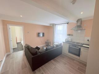 Lovely 1 Bed flat in high street - 4 min walk to beach- 300m - Herne Bay - 3