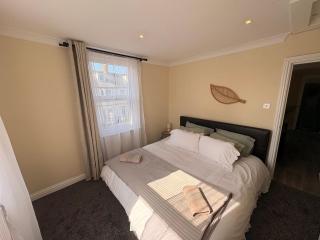 Lovely 1 Bed flat in high street - 4 min walk to beach- 300m - Herne Bay - 2