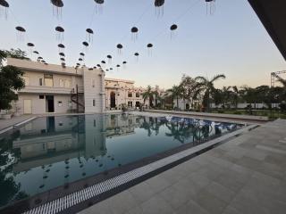 Hotel Divine Banaras By Resort - - 5