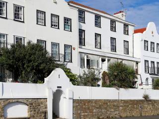 Seashore Apartment - Sandgate - 1