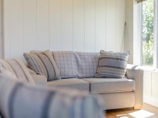Nanny Goat Lodge - Crossway Green - 6