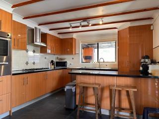 Sunny Shores Retreat Spacious & Relaxing Escape - Lake Illawarra - 6