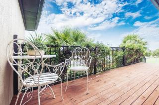 Sunny Shores Retreat Spacious & Relaxing Escape - Lake Illawarra - 1