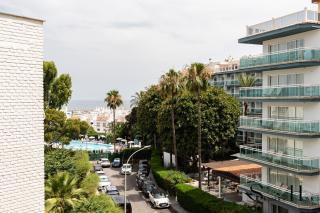 Great Location, Sea View, 2 Bedroom, Steps from the Beach - 2