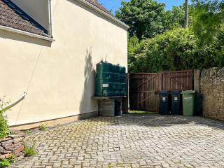 Commonwealth Cottage - Iron Acton - 1
