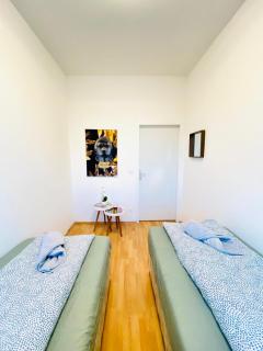 Comfortable 5BR Apt Well Connected Location - Wenen - 9