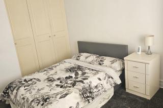 Cosy 3-Bed Bolton Retreat - Parking & Pet-Friendly - Bolton - 7