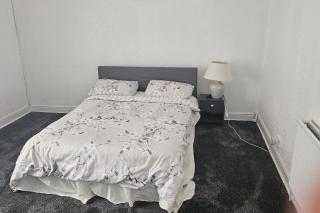 Cosy 3-Bed Bolton Retreat - Parking & Pet-Friendly - Bolton - 2