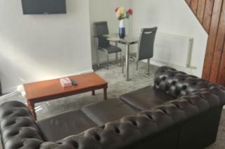 Cosy 3-Bed Bolton Retreat - Parking & Pet-Friendly - Bolton - 4