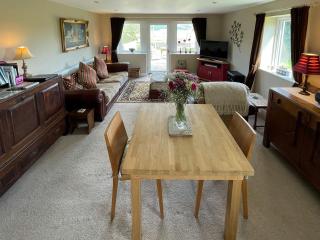 Two Hoots - Wigglesworth - 7