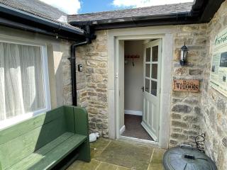 Two Hoots - Wigglesworth - 3