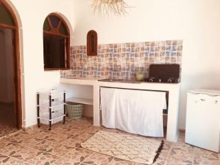 Banana beach house with garden! - 7