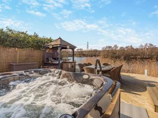 Malibu Lakehouse - Pentney - 9