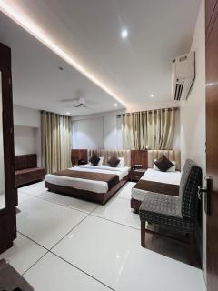 King's Inn Hotel and Restaurant - Indore - 1