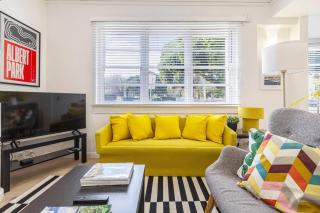 Lakeside Glow - Stylish Retreat near Beach & Markets - Melbourne - 4