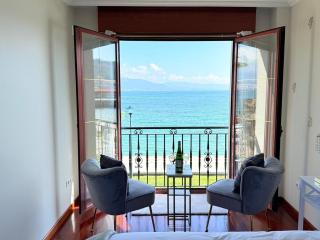 Precioso amanecer frente al mar by CABANA Rentals - 0