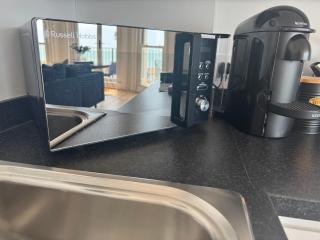 Seaview flat with balcony, spacious 2 bedroom - 8