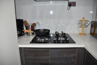 Stylish City-View 2BR Sunlit, Serviced Shops - Nairobi - 2