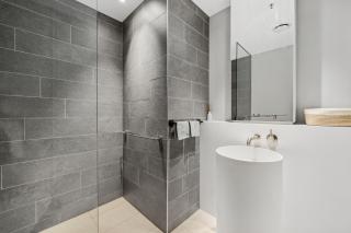 Stunning Lake-View in Belconnen - 2