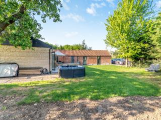 Red Brick Barn - Uk39916 - Howell - 2