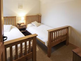Piglets Place - E4300 - Halston - 2
