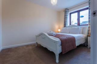 10 Guests - 5 Bedrooms - Free Parking - Lux House - Milton Keynes - 5