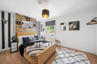 Themed 5 bed City Centre Townhouse with Hot Tub and Parking - Canterbury - 8